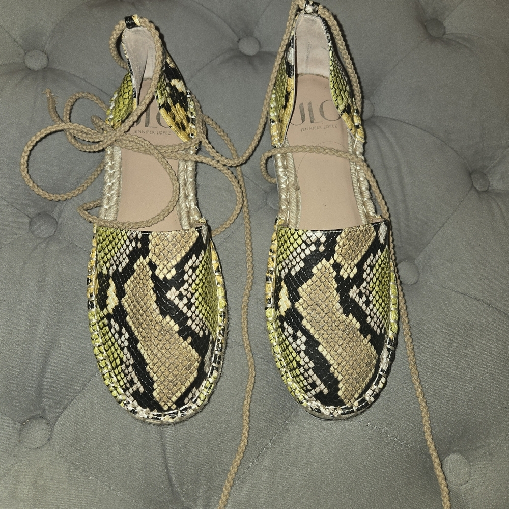 JLo Jennifer Lopez yellow beige snakeskin wedge espadrilles sandals shoes 8M